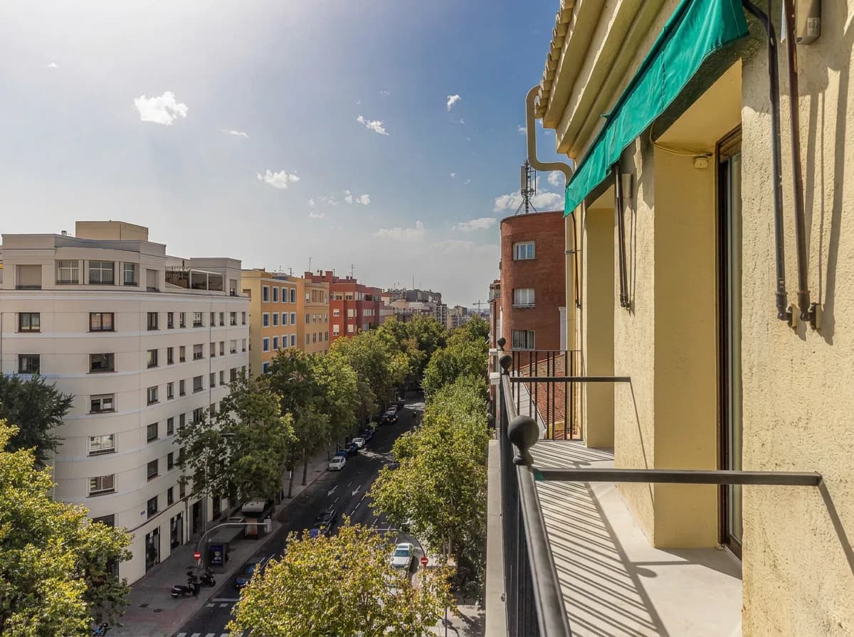 Piso en calle Cea Bermúdez — 10