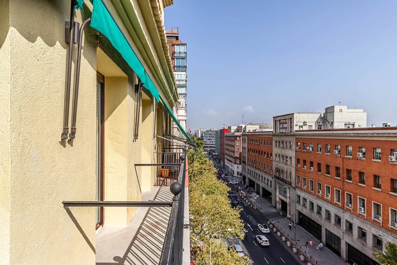Piso en calle Cea Bermúdez — 9