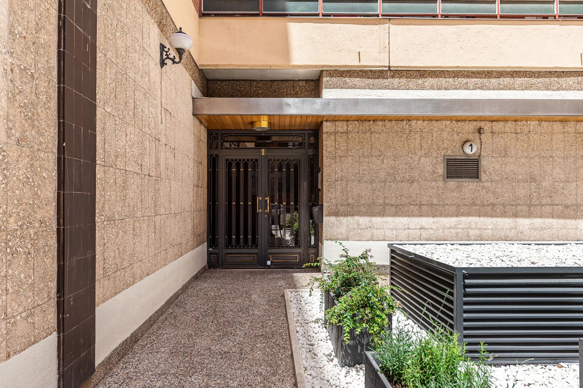 Piso en calle Tomás Bretón — 48