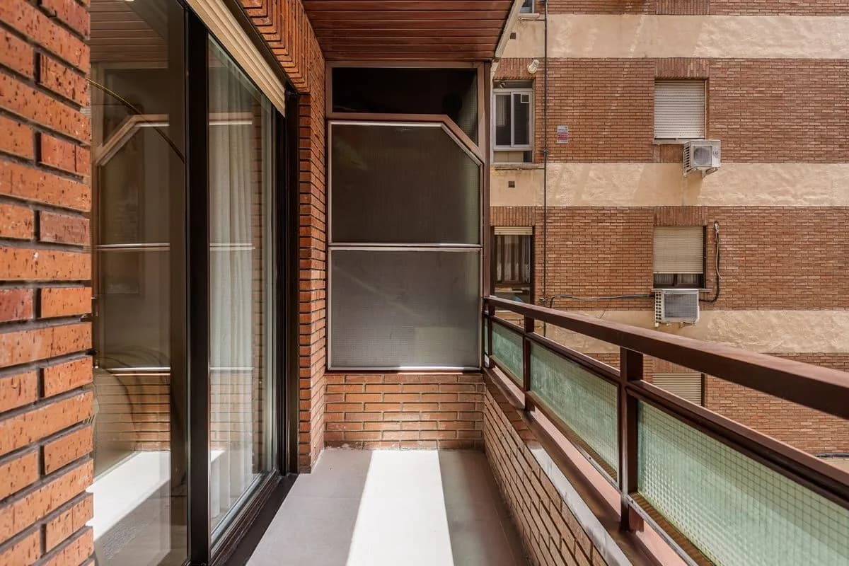 Piso reformado a estrenar con terraza en Delicias — 43