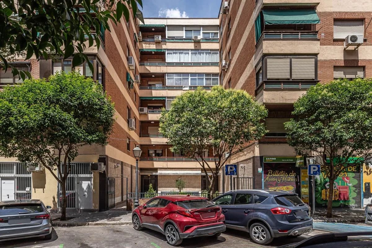 Piso reformado a estrenar con terraza en Delicias — 50